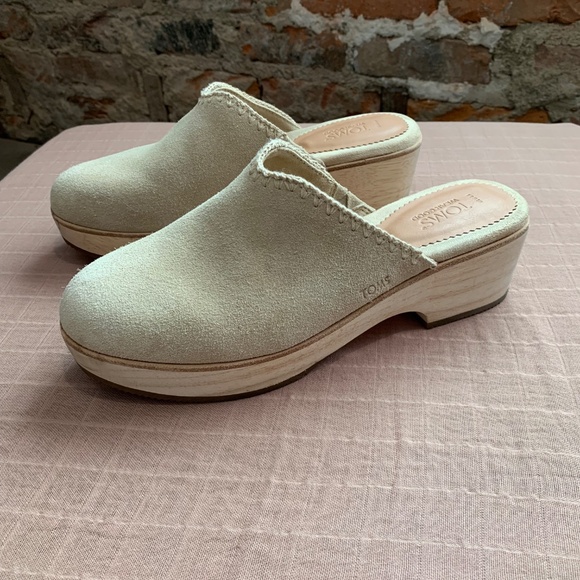 Toms Addison Suede Clog - Picture 1 of 6